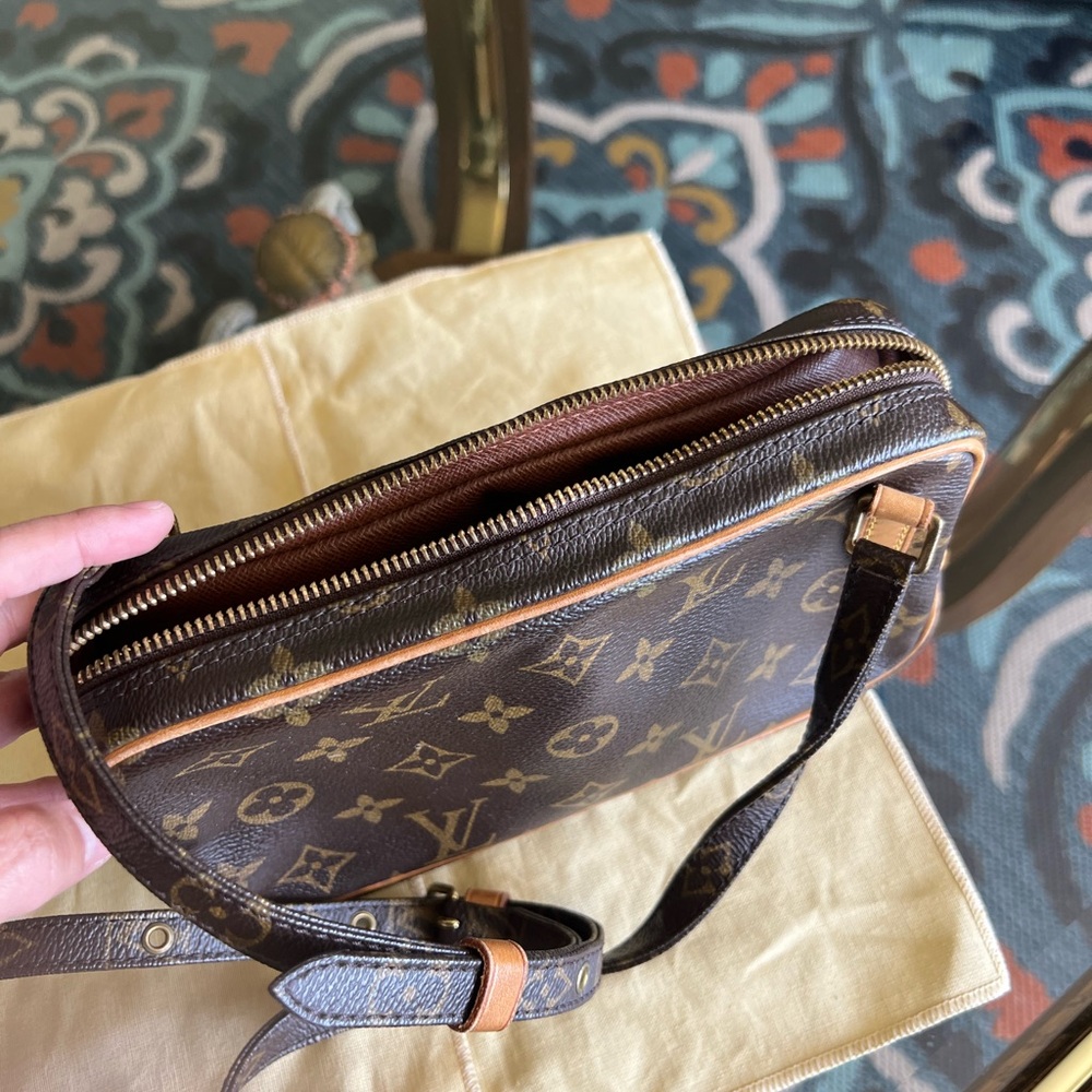 Brown Leather Zip Wallet - Picture 2 of 12